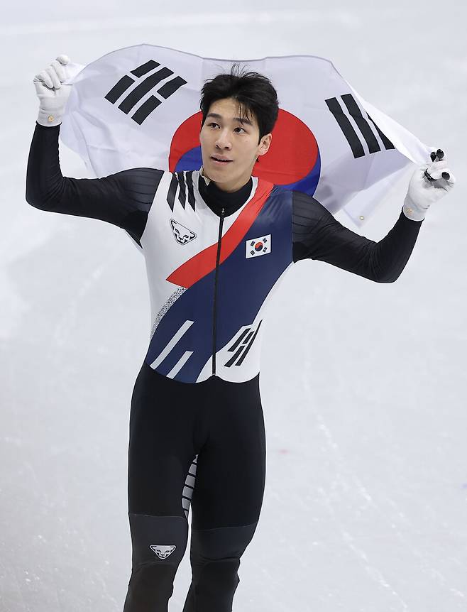 '린샤오쥔 무죄, 박지원 팀킬'…황대헌, '반칙왕' 비판 여론 정면 돌파