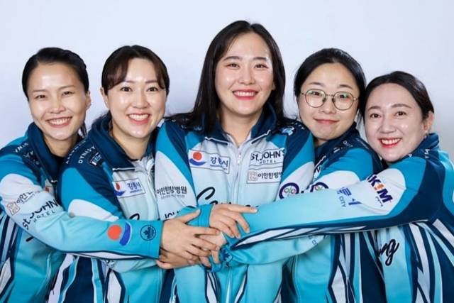 '평창 컬링 은메달' 팀킴 전격 해체 선언…김영미 은퇴 후 지도자 전향