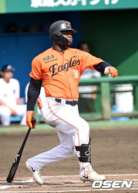 홈런홈런홈런홈런홈런! 한화 '닥공' 콘셉트 제대로 잡았다…삼성에 11-7 뒤집기승, 연습경기 5연승 질주 [오!쎈 오키나와]