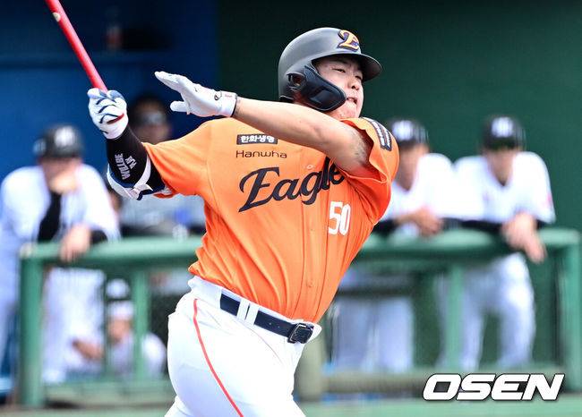 홈런홈런홈런홈런홈런! 한화 '닥공' 콘셉트 제대로 잡았다…삼성에 11-7 뒤집기승, 연습경기 5연승 질주 [오!쎈 오키나와]