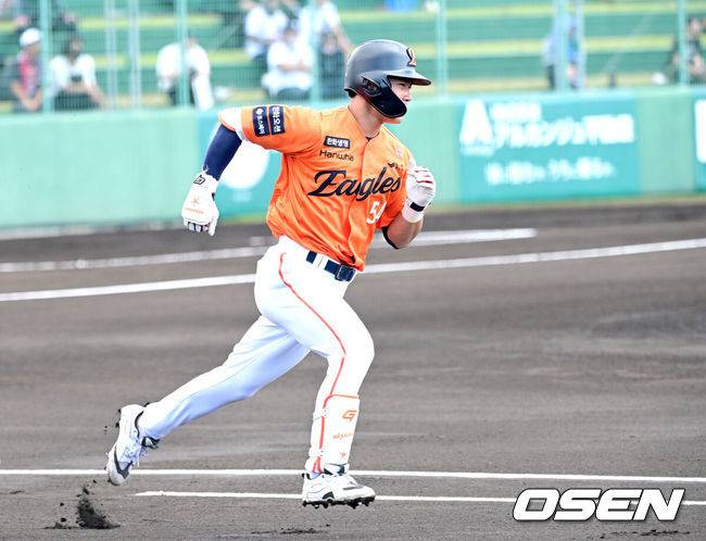 홈런홈런홈런홈런홈런! 한화 '닥공' 콘셉트 제대로 잡았다…삼성에 11-7 뒤집기승, 연습경기 5연승 질주 [오!쎈 오키나와]