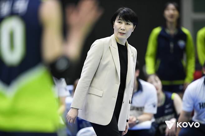 미국 공습으로 이란 여자배구 유망주 20명 사망...대표팀 이도희 감독 귀국길 올라