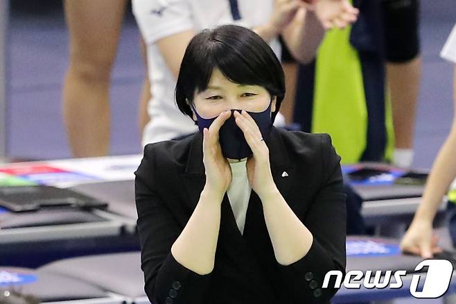 이란 여자배구 이도희 감독도 목숨 건 탈출…육로로 투르크메니스탄 이동