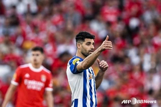 이란 축구 영웅 '전격 참전 선언' 타레미