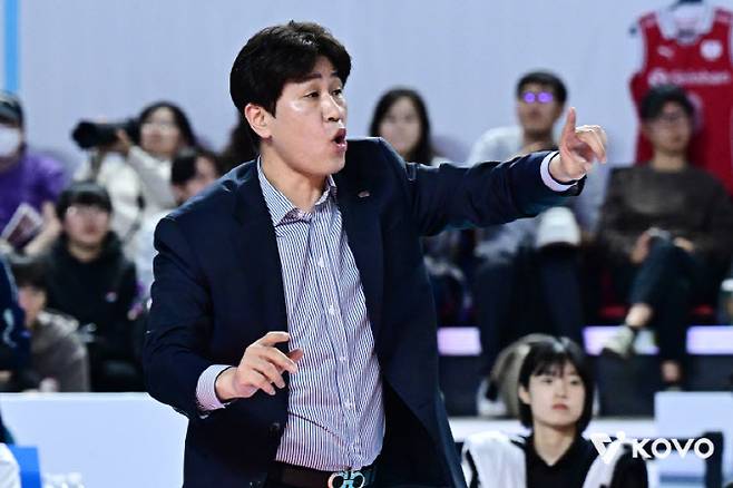 '여자부 선두' 도로공사 김종민 감독, 코치 폭행 약식기소