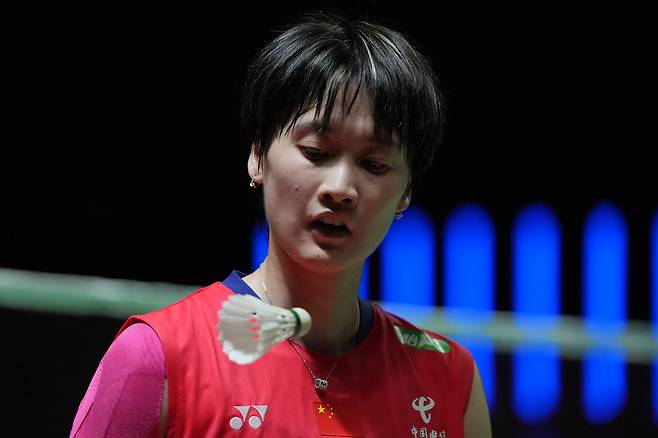 ‘안세영의 숙적’ 천위페이, 30분 만에 전영오픈 16강 진출