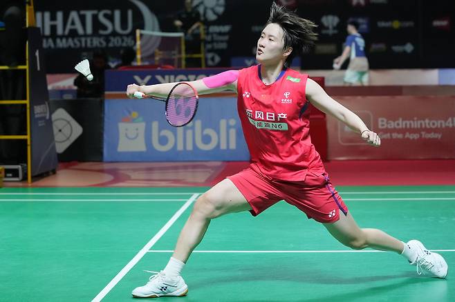 ‘안세영의 숙적’ 천위페이, 30분 만에 전영오픈 16강 진출