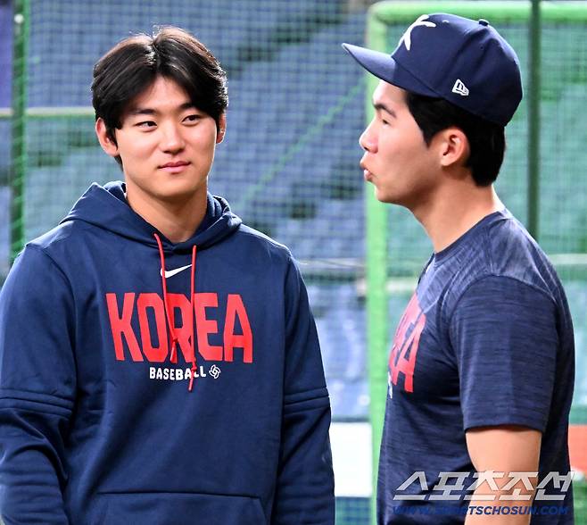 '형 제발요~' 김혜성 앞에 두 손 모은 김도영…글러브 두고 무슨 일이[오사카 현장]