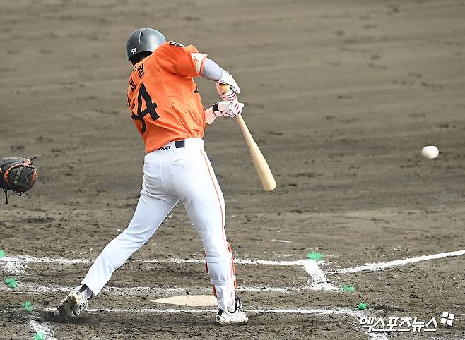 한화에 이런 루키 있었나? '연습경기 8G 연속안타→홈런포로 화룡점정'…