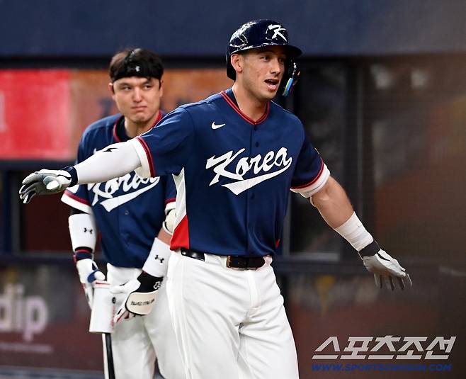 '韓 진짜 사고 치나' 쾅쾅쾅! 노시환표 비행기 세리머니 빛났다…