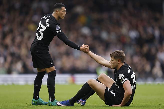 손흥민 '연봉 삭감+욕받이 주장' 탈출→美친 판단 대적중…토트넘 5000억 손실 '강등 시 재기 불능'