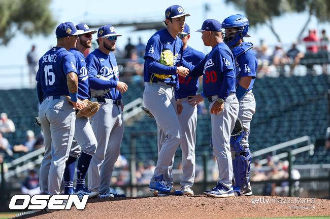 “아웃카운트 하나도 못 잡았다” 日매체 직격…사사키, 만루 홈런 맞고 무너졌다 ERA 18.90