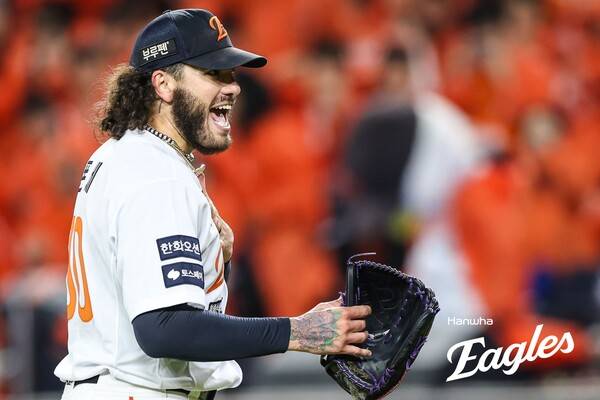 이 정도면 다시 태어난 수준인데...'구속 154km·회전수 2485rpm' 데이터가 보여주는 폰세의 진화