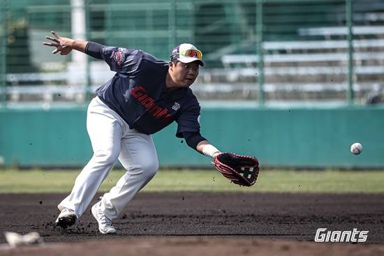 '한동희 대체 언제 와?' 롯데 팬 18개월 '곰신' 만든 퓨처스 폭격기, 성원에 응답했다