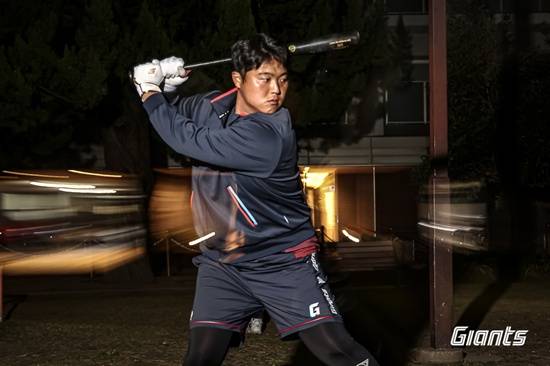 '한동희 대체 언제 와?' 롯데 팬 18개월 '곰신' 만든 퓨처스 폭격기, 성원에 응답했다