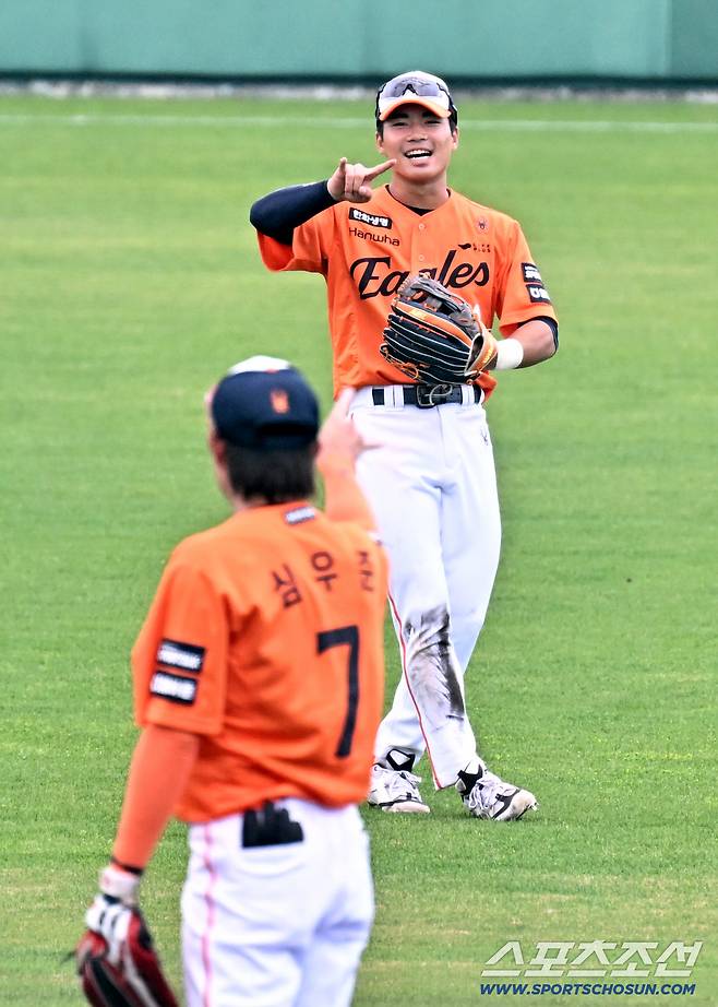 '찐이다!' 최종전 2루타-스리런포로 화룡점정한 전체 3순위 외야수. 연습경기 타율 0.379인데도