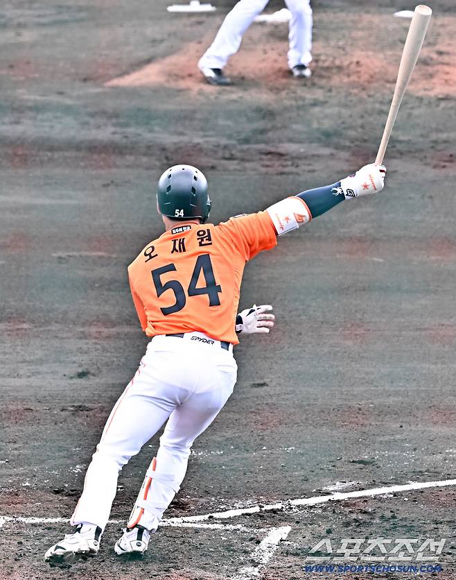 '찐이다!' 최종전 2루타-스리런포로 화룡점정한 전체 3순위 외야수. 연습경기 타율 0.379인데도