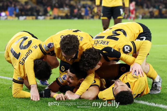 BBC도 주목한 EPL 최초 기록…'강등권 클럽, 리그 챔피언 상대로 후반전 추가시간 극장골'