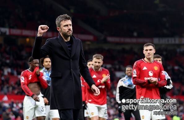 英 '단독' 맨체스터 유나이티드, 마이클 캐릭 감독 파격 결정 단행...선수단에 추가 보너스→경기 다음 날 의무 훈련 정책 폐지