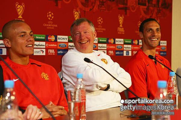 英 '단독' 맨체스터 유나이티드, 마이클 캐릭 감독 파격 결정 단행...선수단에 추가 보너스→경기 다음 날 의무 훈련 정책 폐지