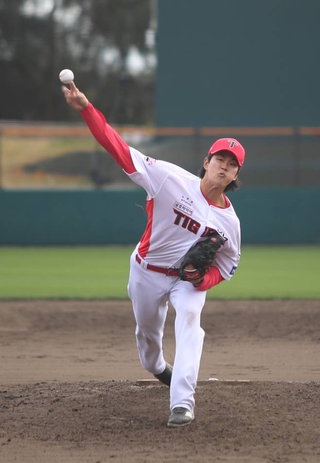 은퇴한다고 KIA 떠나더니… KIA도 대황당 사태, 157㎞ 파이어볼러 내년 KIA 복귀?