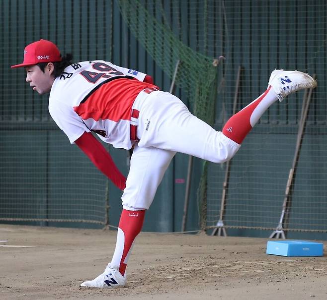 정우람 기록 한 번 깨보겠다… KIA에 ‘셀프 노예’ 선언 선수가 있다? 마음은 아직 '야구 소년'이다