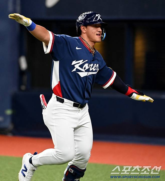 세계가 반했다! 오사카 하늘에 날린 안현민의 시원한 '빠던', WBC도