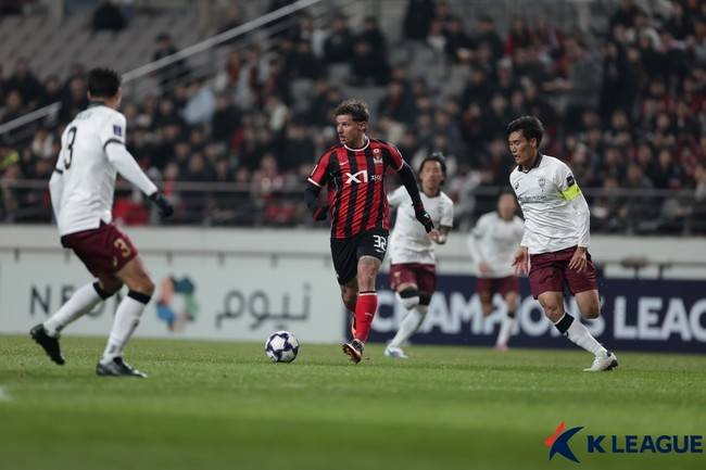 [ACLE 현장리뷰] '송민규 골대 강타+후이즈 PK 실축' 서울, 16강 1차전 홈 경기서 고베에 0-1 패배