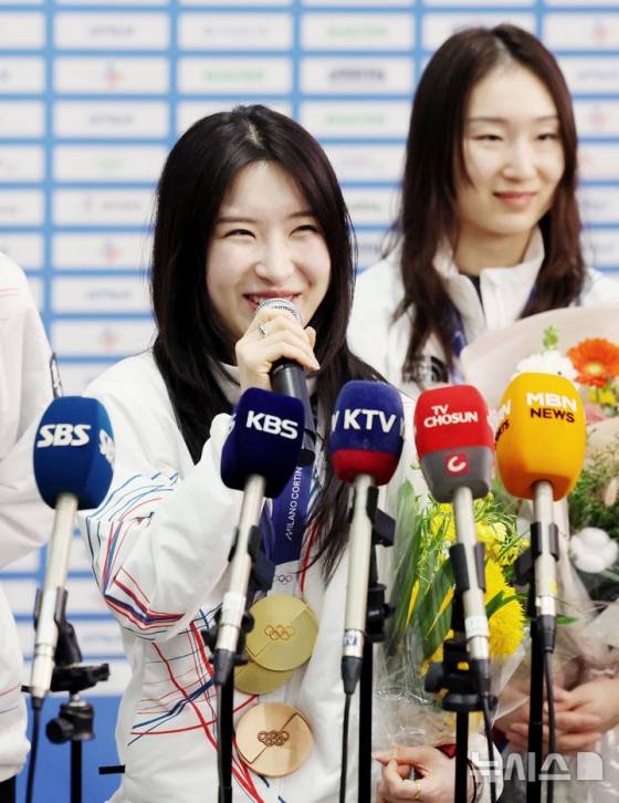 '빙상 여제 과감한 일탈' 샤넬이 픽한 김길리, 감춰뒀던 성숙미 '반전 매력'