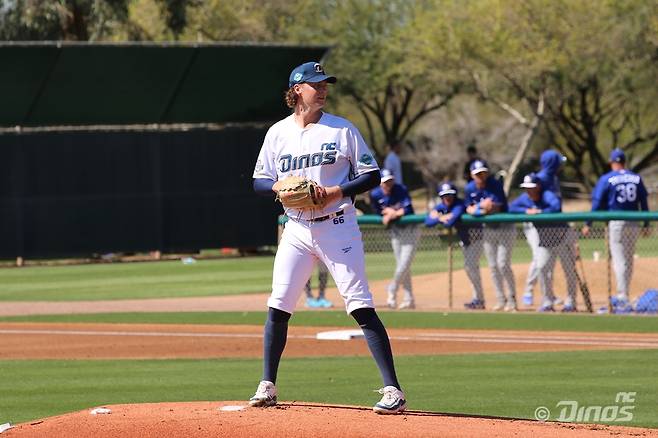 '와' 韓 23세 LAD 상대 '154㎞ 강속구' 폭발! 1K 퍼펙트 강렬 눈도장, KBO 투수 대체 누구야