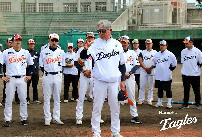 '대박' 한화 19세 신인 '11안타' 폭발!→팀 내 1위 위엄 보소, 진짜 대형사고 치나 '한화 스프링캠프 종료'