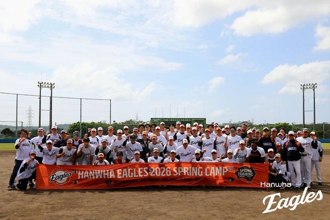 '대박' 한화 19세 신인 '11안타' 폭발!→팀 내 1위 위엄 보소, 진짜 대형사고 치나 '한화 스프링캠프 종료'