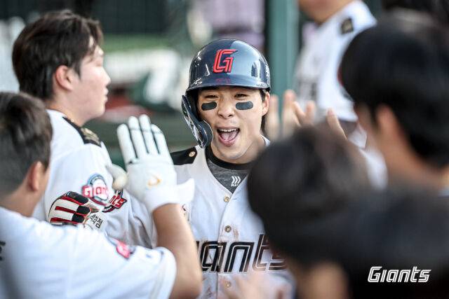 “(김동혁)50G 징계받은 선수, 안타깝게 팀에서 나온다” KBO 前단장 논란의 발언…롯데는 그럴 생각이 없다
