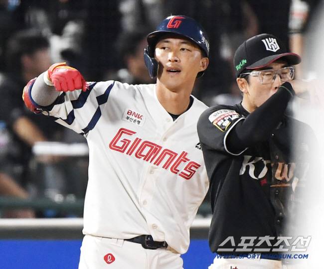 4명 빠져도 안 쓴다 → '그 이름' 나오자 분위기 싸늘..