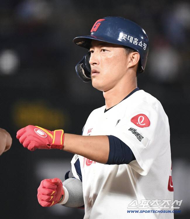 4명 빠져도 안 쓴다 → '그 이름' 나오자 분위기 싸늘..