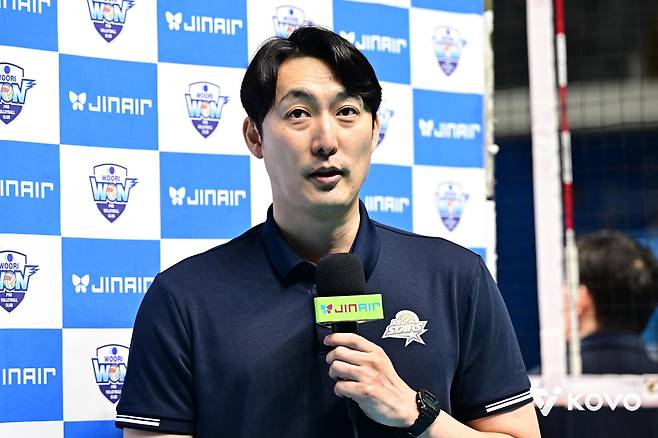 프로배구 '감독대행 체제' 4개 구단, 새 사령탑 선임 언제쯤