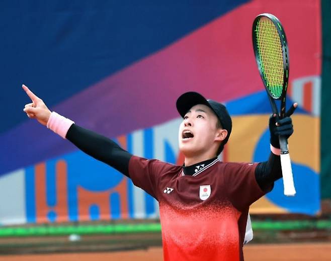 '영장 나왔는데 극적 군 면제' 韓 정구 전설의 귀환