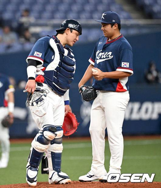 “LG 투수들만 실점 했더라” 대표팀 7명 LG 염갈량의 쓴웃음, “타자들은 잘하던대, 타자들만 데려가지” [오!쎈 오키나와]