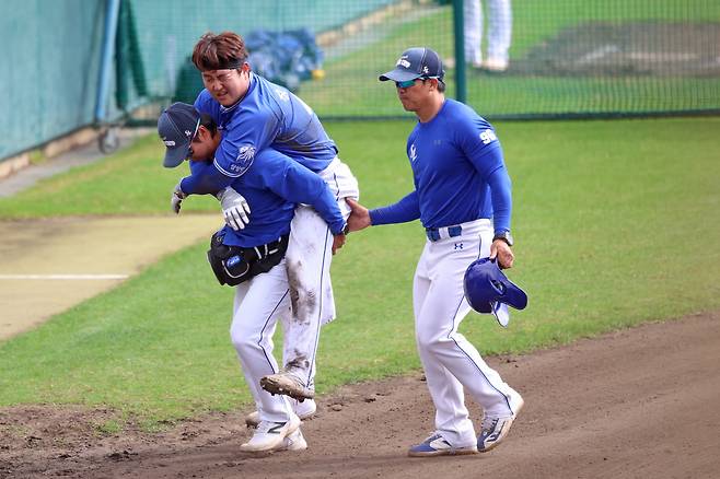 '헤드샷' 이해승 뇌진탕 증세로 조기 귀국. 햄스트링 장승현은 완전 파열은 면해. 일단 4주 휴식[오키나와 현장]