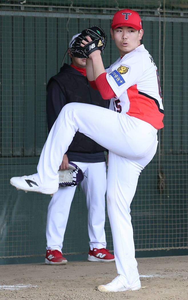 KIA 필승조가 ‘1이닝 3피안타’인데 이범호 왜 걱정 안 하나… “스태프나 내가 흔들면…”