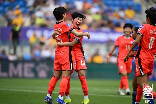 골골골골골골! '비즈니스석 논란' 지운 탁월한 경기력...신상우호, 필리핀전 3-0 압승→로테이션 대성공[여자아시안컵 리뷰]