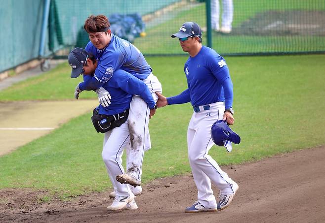 삼성 '또또' 부상 이탈자 나왔다…한화전 '헤드샷 맞은' 이해승, 뇌진탕 증세 보여 6일 한국행 [오키나와 현장]