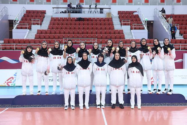 ‘급거 귀국’ 이란 배구 이도희 감독 인터뷰 “대사관 근처서도 폭발음이 들렸어요”