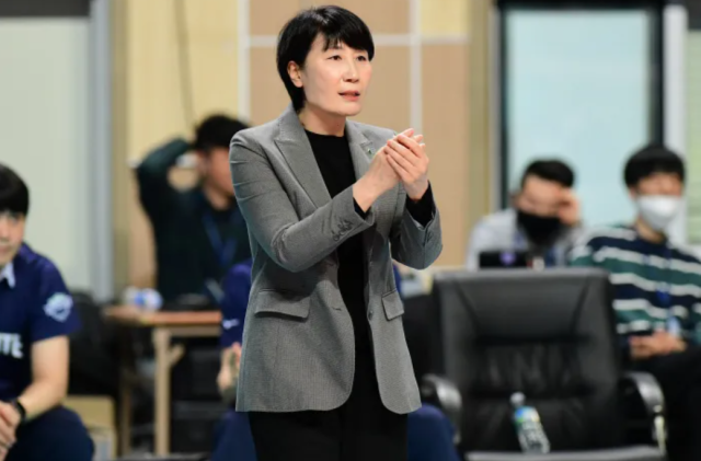 ‘급거 귀국’ 이란 배구 이도희 감독 인터뷰 “대사관 근처서도 폭발음이 들렸어요”