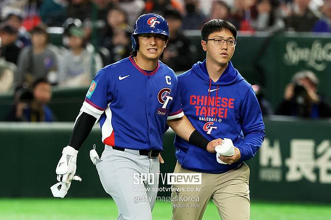 대만에 날아든 핵폭탄급 악재…프리미어12 우승 영웅, 151km 직격→결국 손가락 골절상