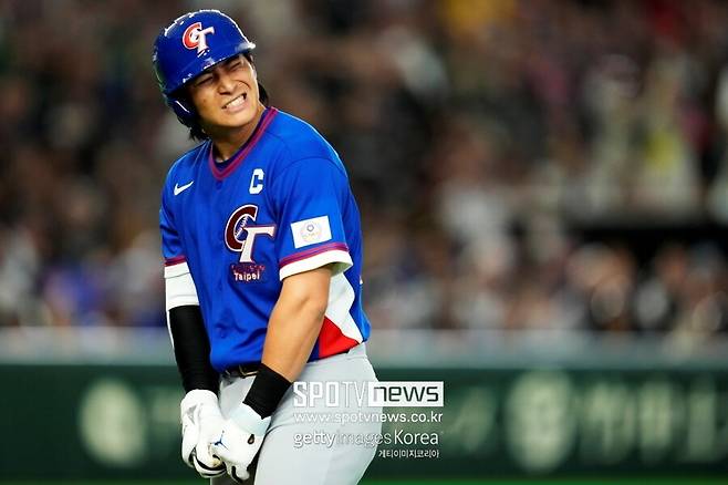 대만에 날아든 핵폭탄급 악재…프리미어12 우승 영웅, 151km 직격→결국 손가락 골절상