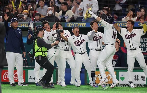 위트컴 여권 뺏어야 하나!... 연타석 홈런으로 한국 8-3 리드 벌려[WBC 체코전]