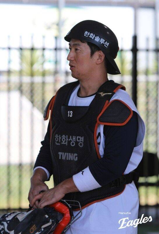 '한화 팬들도 환호' 37세에 이런 미친 회복력 봤나…'손가락 골절' 한화 54억 포수 실전 컴백 임박