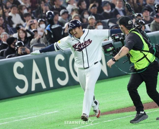 韓 야구, '무려' 17년 만에 WBC 첫 경기 잡았다! 문보경 만루포+위트컴 연타석 홈런+존스 쐐기포 화력 과시→11-4 완승 [도쿄 현장리뷰]