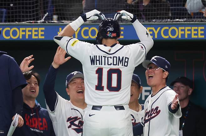 '어머니 나라에 안긴 승리' KBO가 차출에 공들인, 한국계 위트컴 체코전 '압도적' 2홈런 [WBC 도쿄]